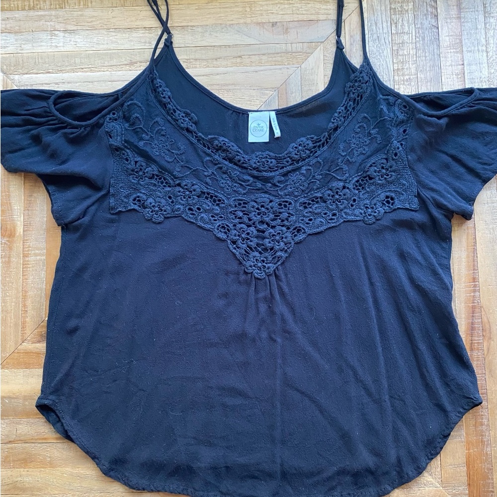 SOLD GIFT W PURCHASE- Crochet cold shoulder crop blouse